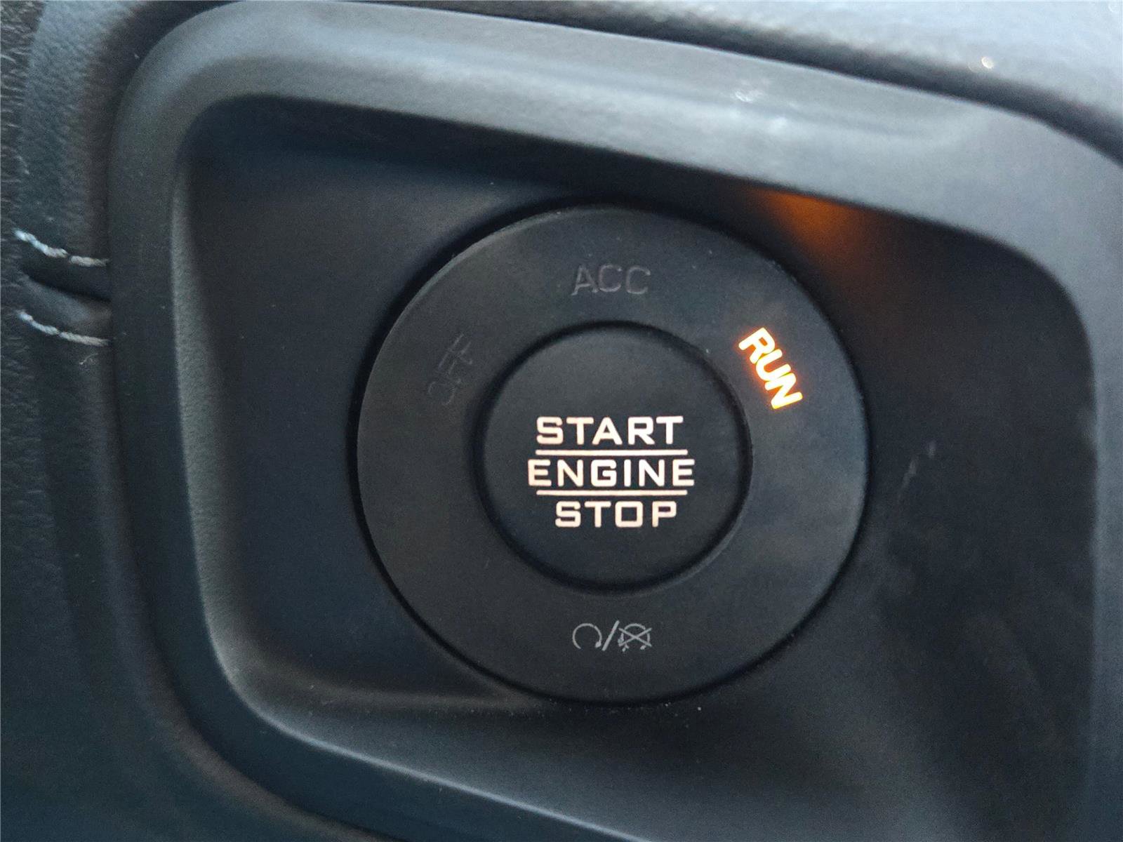 Used 2025 Jeep Wrangler Sahara AWD/4WD image 27
