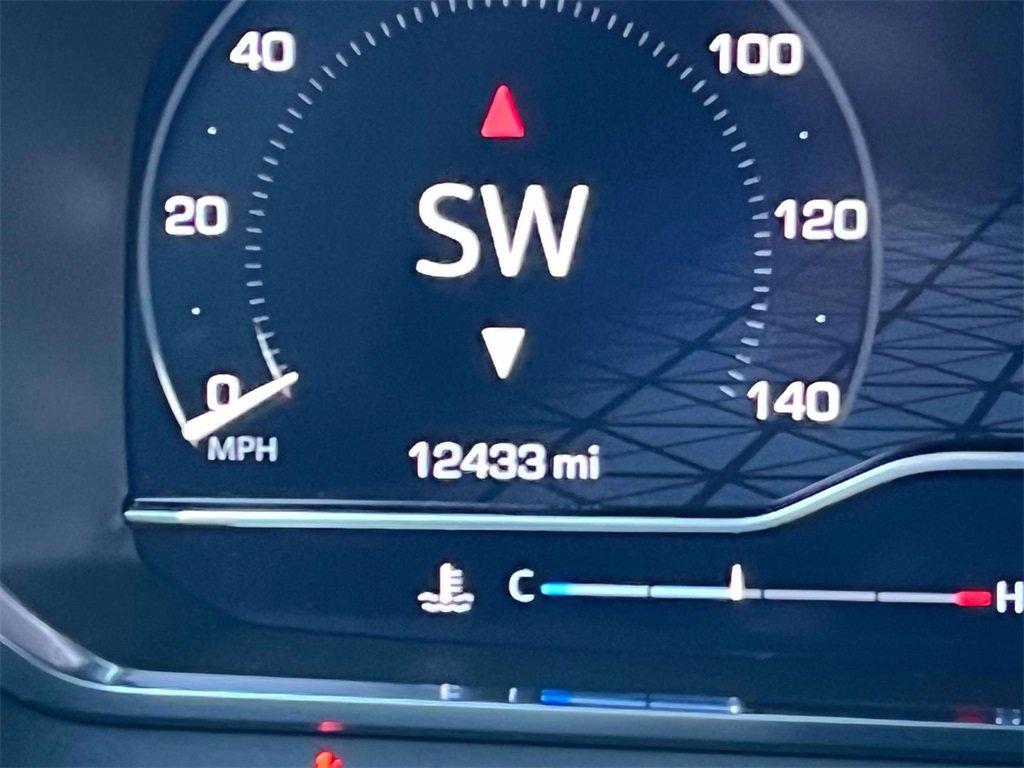 Used 2024 GMC Yukon XL SLT image 39