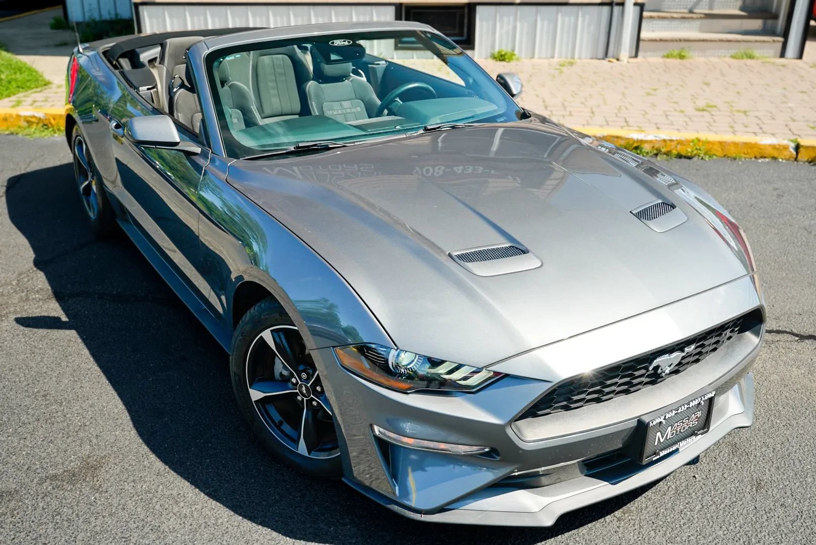 Used 2021 Ford Mustang Convertible RWD image 3