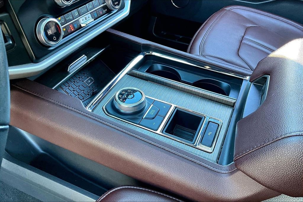 Used 2024 Ford Expedition Limited image 13