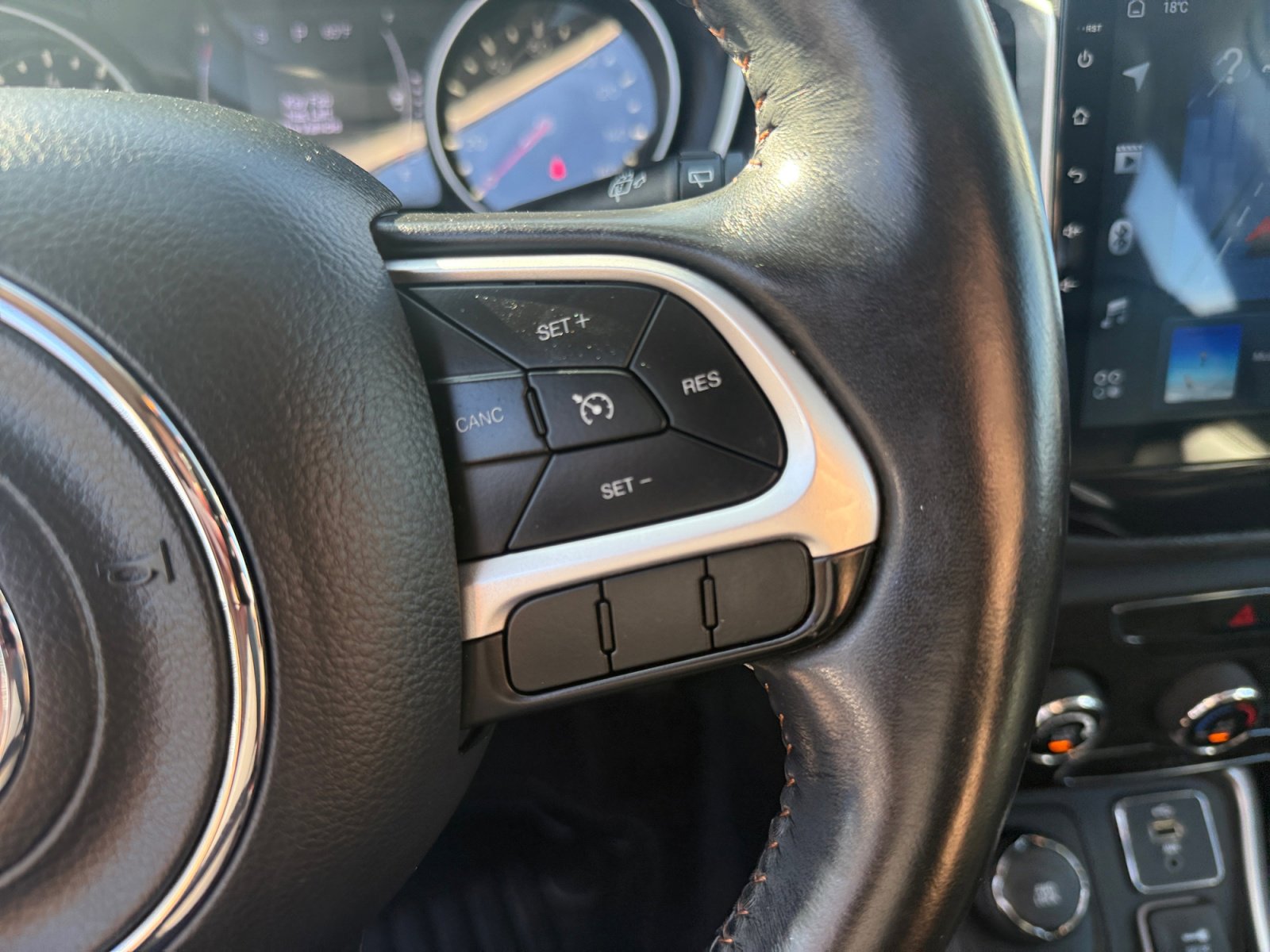 Used 2017 Jeep Compass Latitude image 18