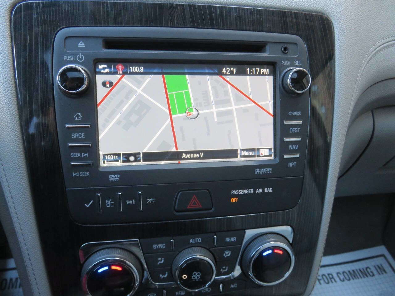 Used 2017 Chevrolet Traverse LT image 17