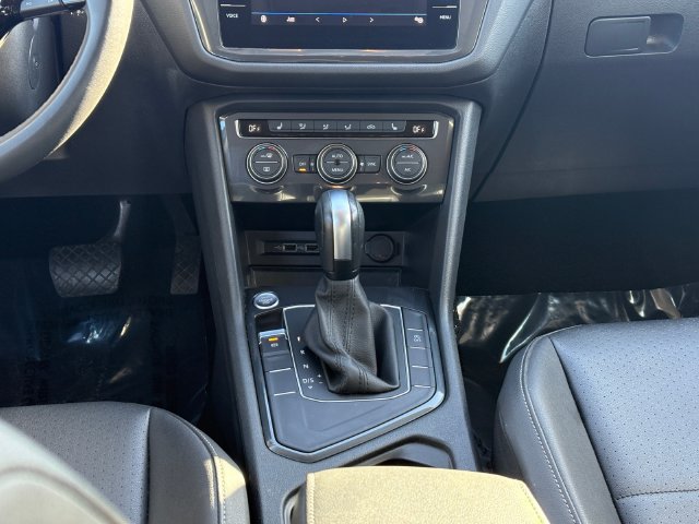 Used 2020 Volkswagen Tiguan SE FWD image 17