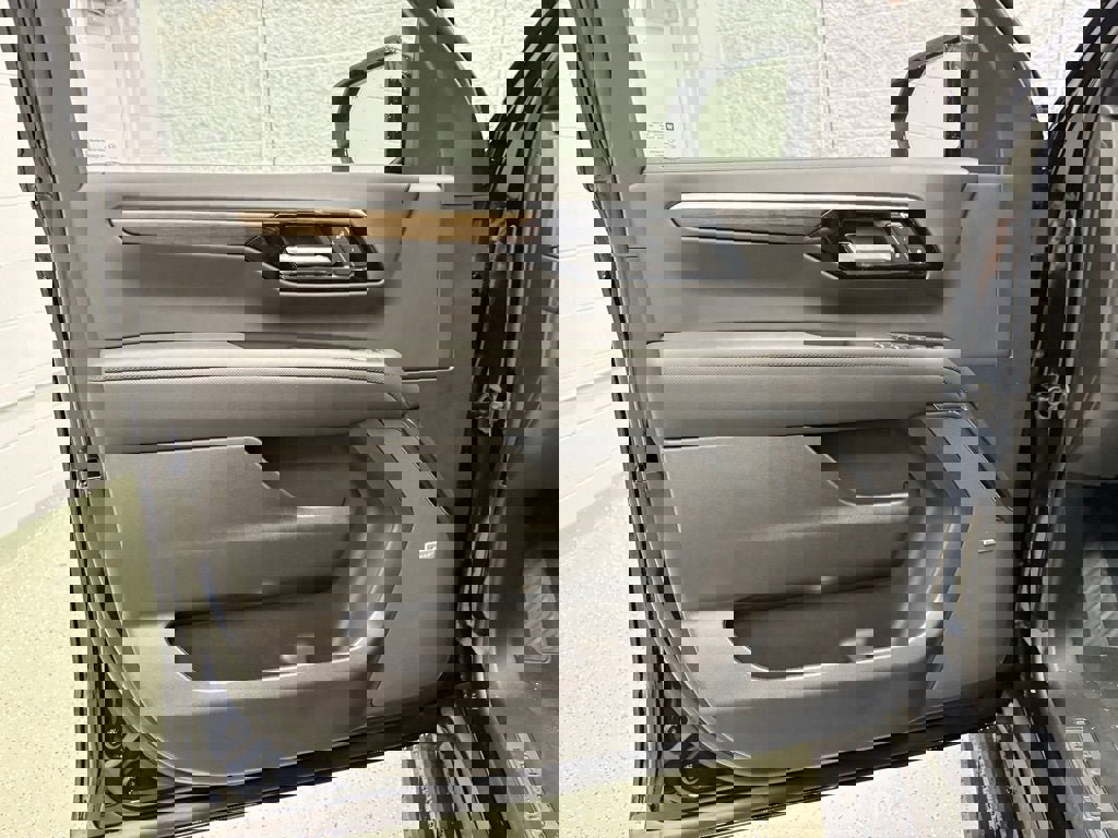 New 2026 Chevrolet Suburban High Country image 13