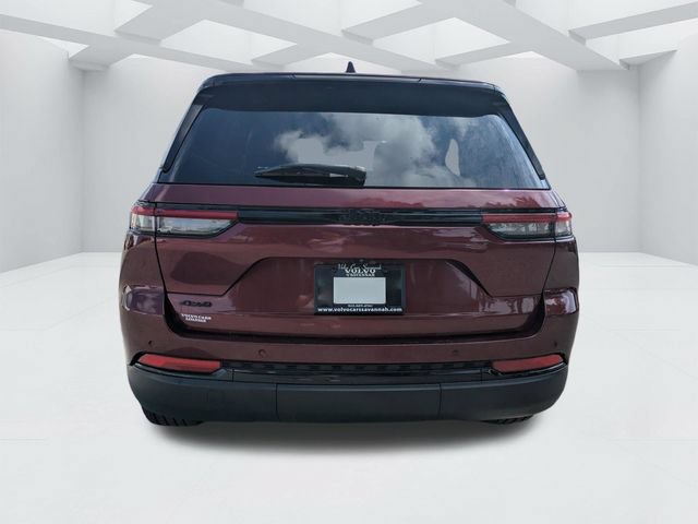 Used 2023 Jeep Grand Cherokee Altitude AWD/4WD image 6