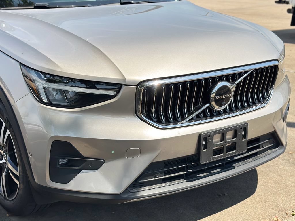 Used 2023 Volvo XC40 B5 Plus AWD/4WD image 3