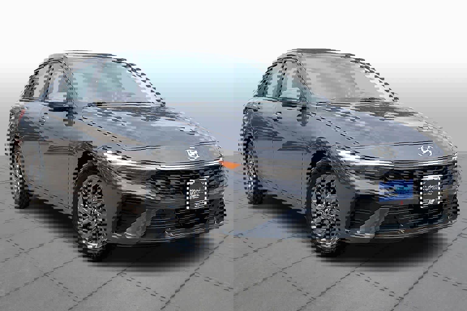 Certified 2024 Hyundai Elantra SEL image 2