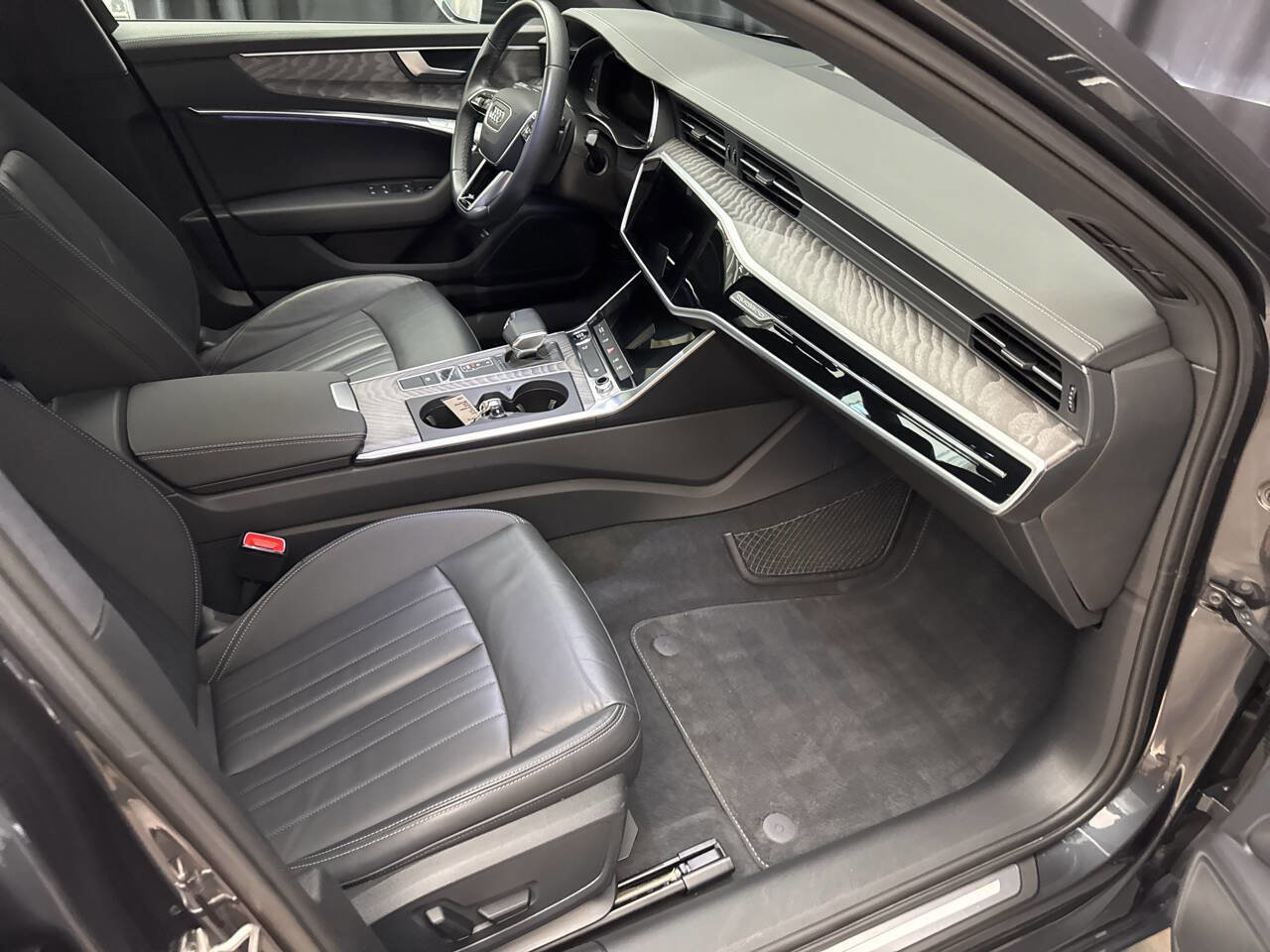 Used 2024 Audi A6 2.0T Premium w/ Convenience Package image 32