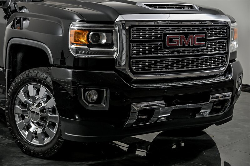 Used 2018 GMC Sierra 2500 Denali w/ Duramax Plus Package AWD/4WD image 2