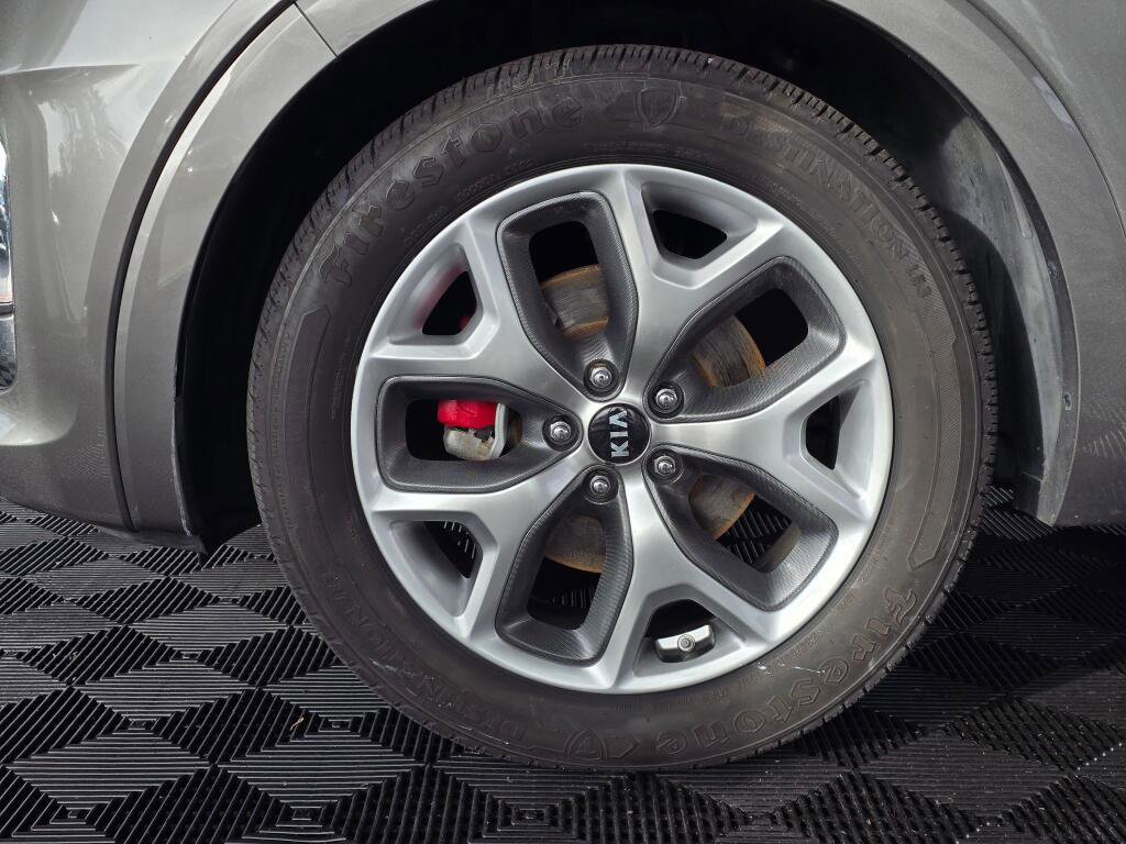 Used 2019 Kia Sorento SX image 12