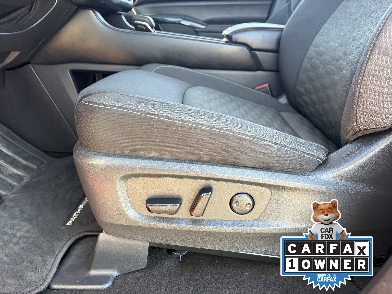 Certified 2024 Nissan Pathfinder SV w/ Black Appearance Package image 22