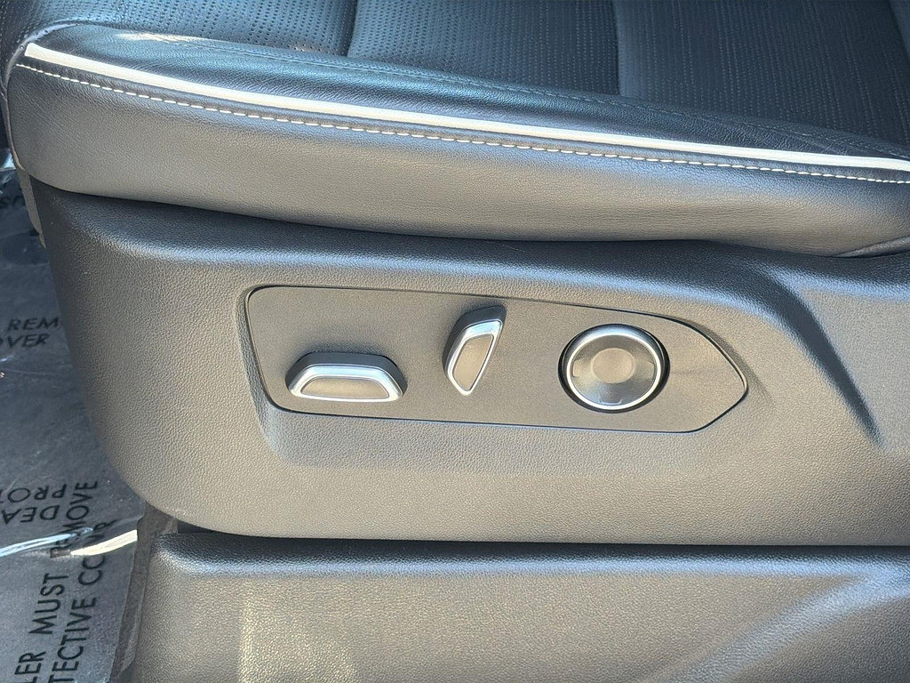 Used 2025 Cadillac Escalade ESV Sport AWD/4WD image 22