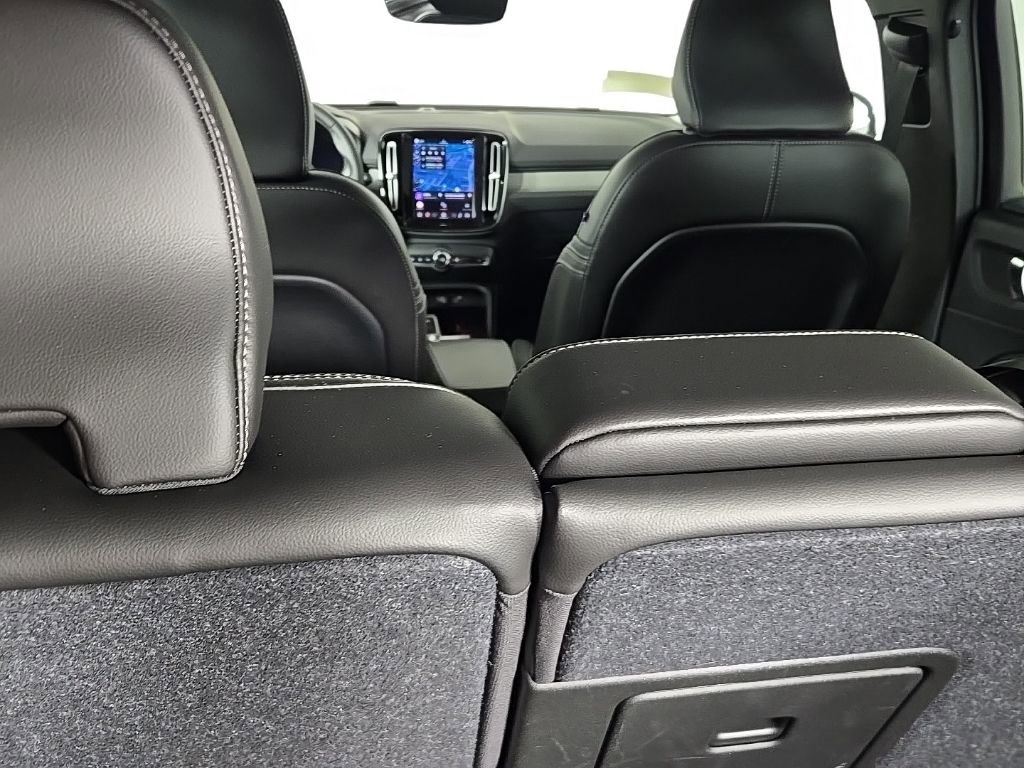 Certified 2024 Volvo XC40 B5 Ultimate w/ Climate Package image 13
