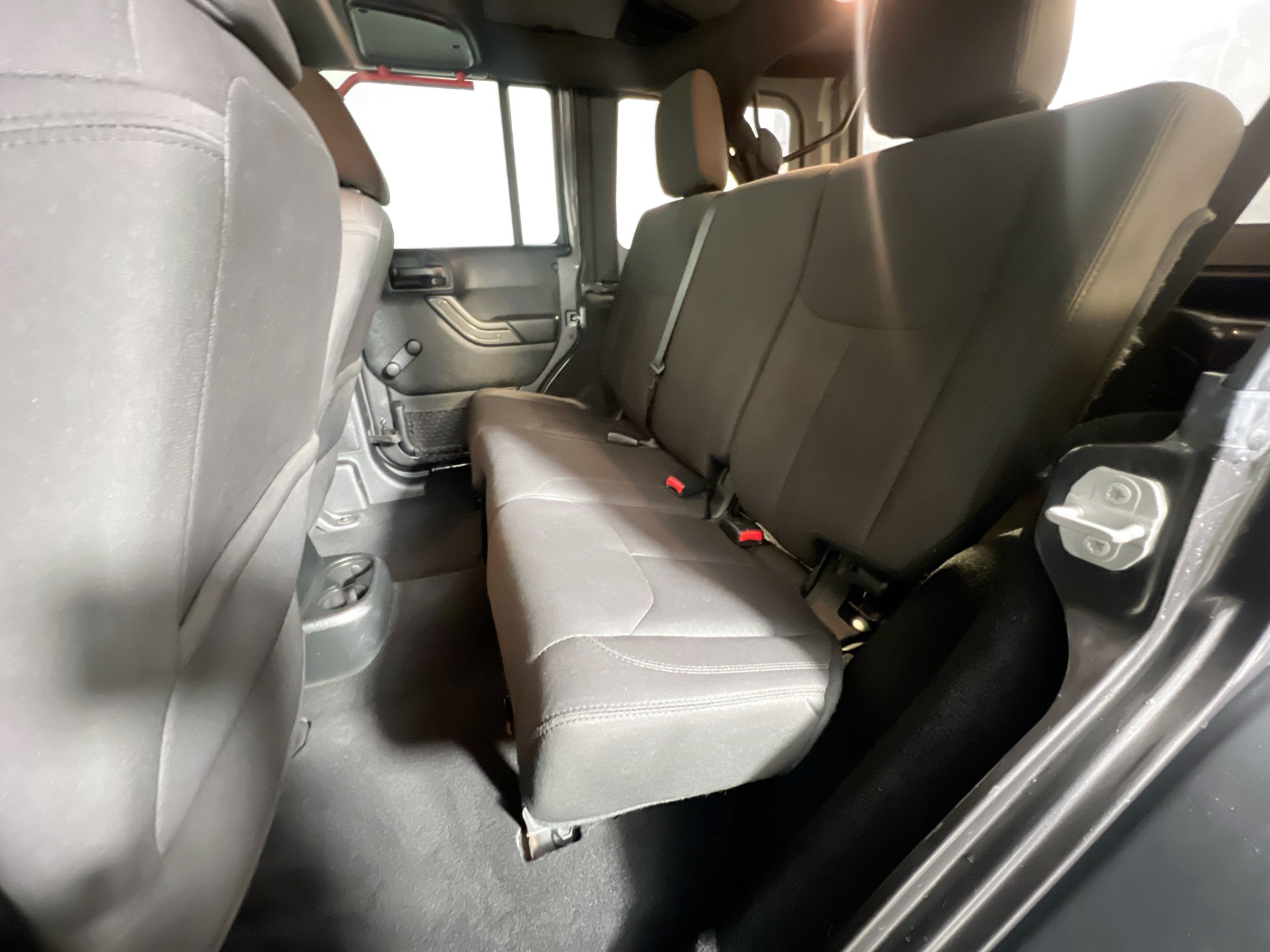 Used 2018 Jeep Wrangler Unlimited Sport w/ Connectivity Group AWD/4WD image 26