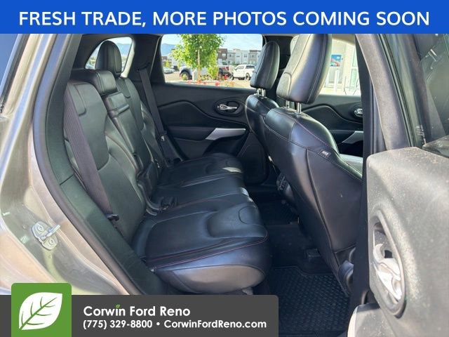 Used 2018 Jeep Cherokee Trailhawk w/ Quick Order Package 27L AWD/4WD image 13