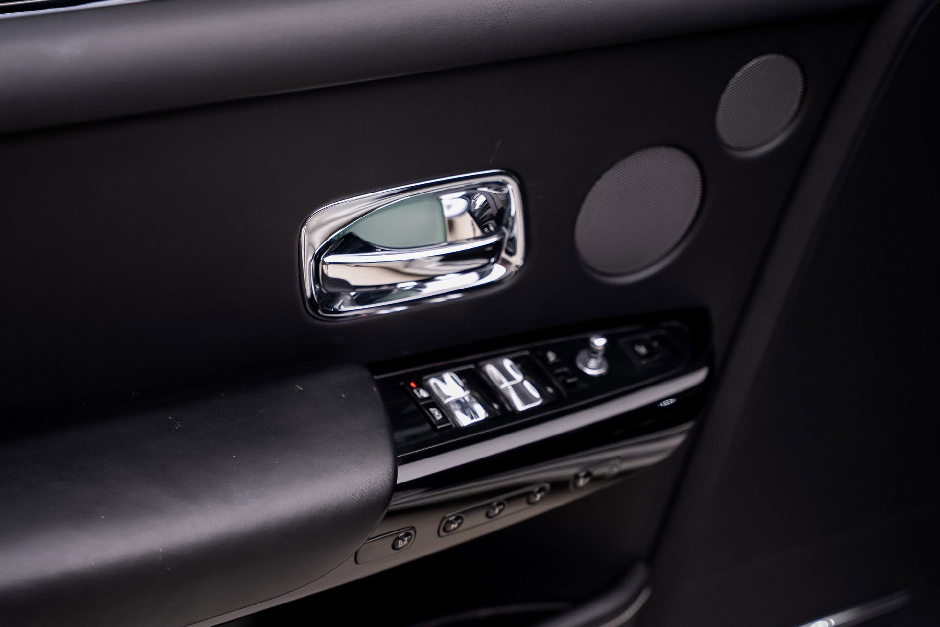 Used 2018 Rolls-Royce Phantom Sedan image 54