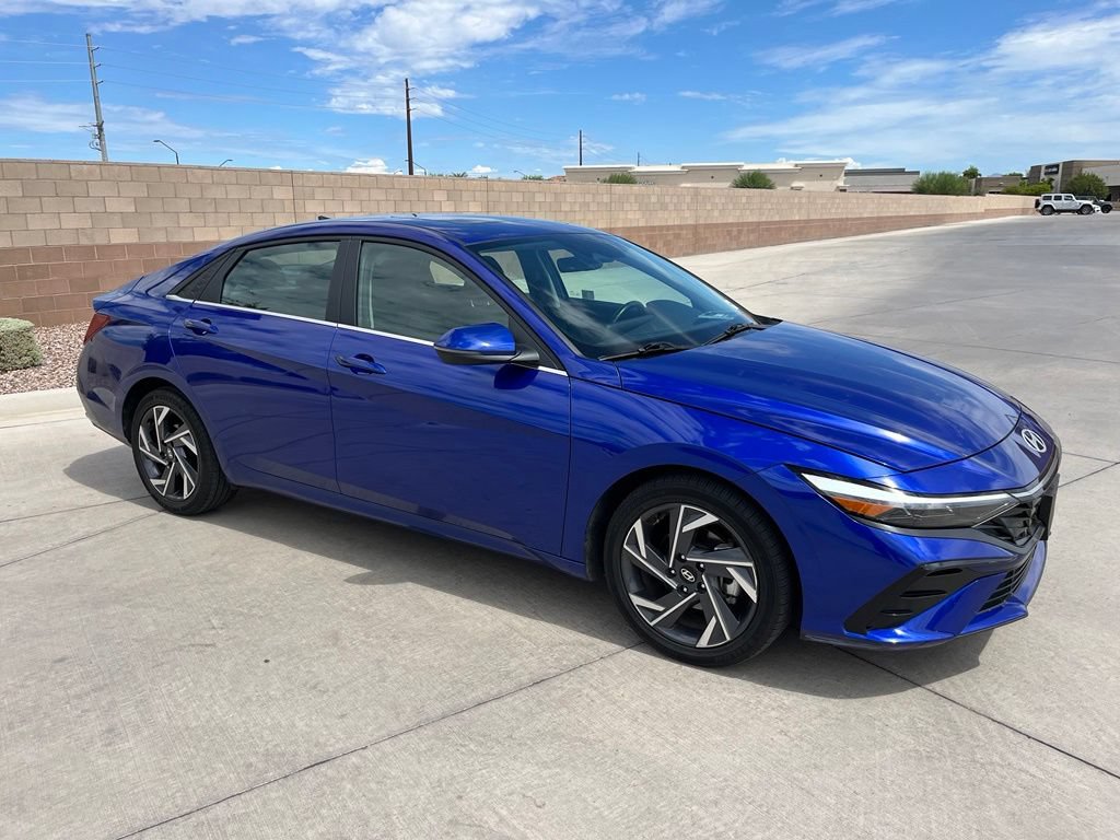 Used 2025 Hyundai Elantra Limited FWD image 5