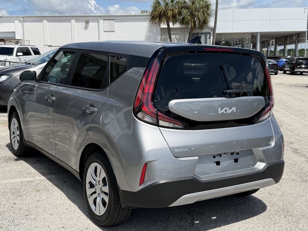 Used 2023 Kia Soul LX FWD image 7