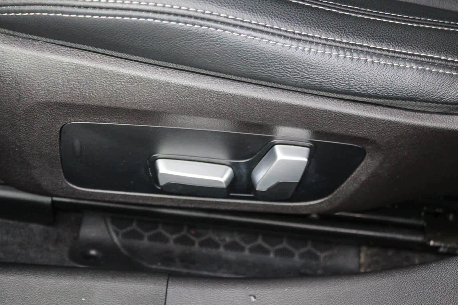 Certified 2023 BMW 330e w/ Driving Assistance Package image 21