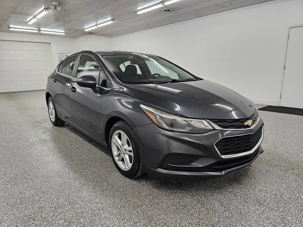 Used 2018 Chevrolet Cruze LT w/ LT Convenience Package FWD image 3