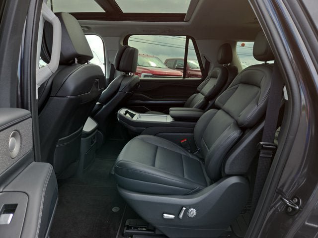 Used 2026 Lincoln Navigator L Reserve AWD/4WD image 13