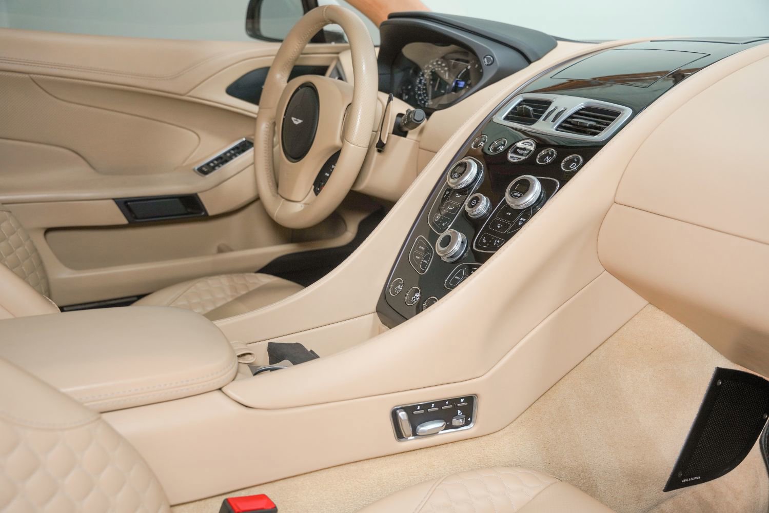 Used 2014 Aston Martin Vanquish Coupe image 31