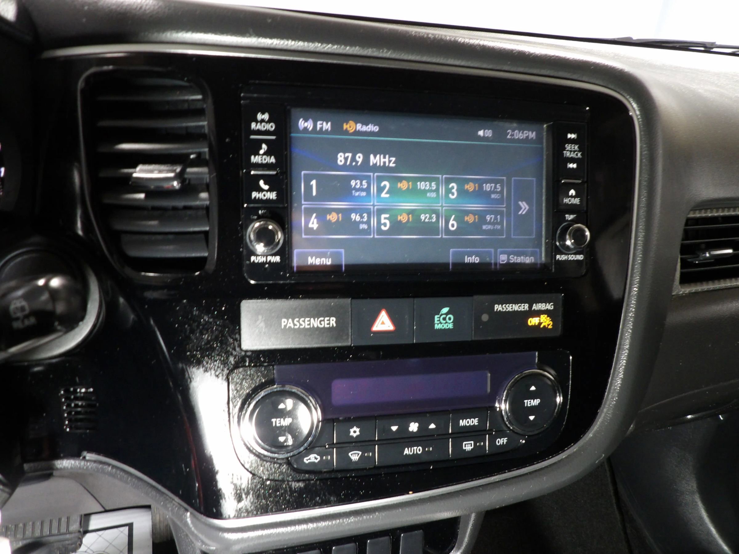 Used 2018 Mitsubishi Outlander ES image 15