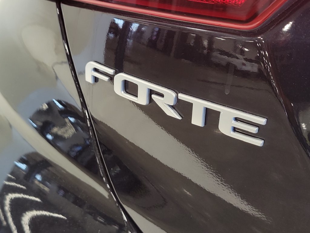Used 2024 Kia Forte GT-Line w/ GT-Line Premium Package FWD image 8