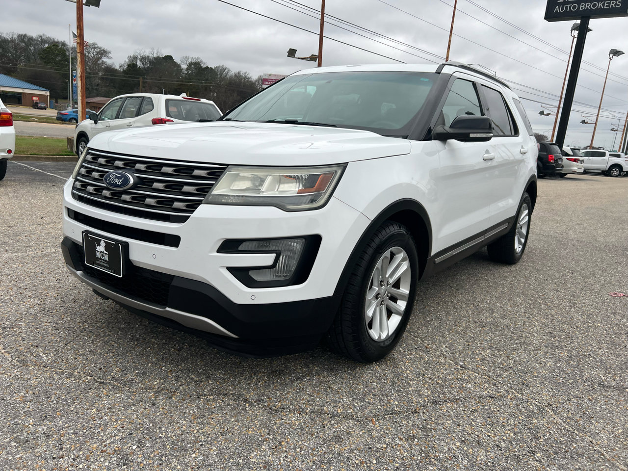 Used 2016 Ford Explorer XLT w/ Equipment Group 202A image 10