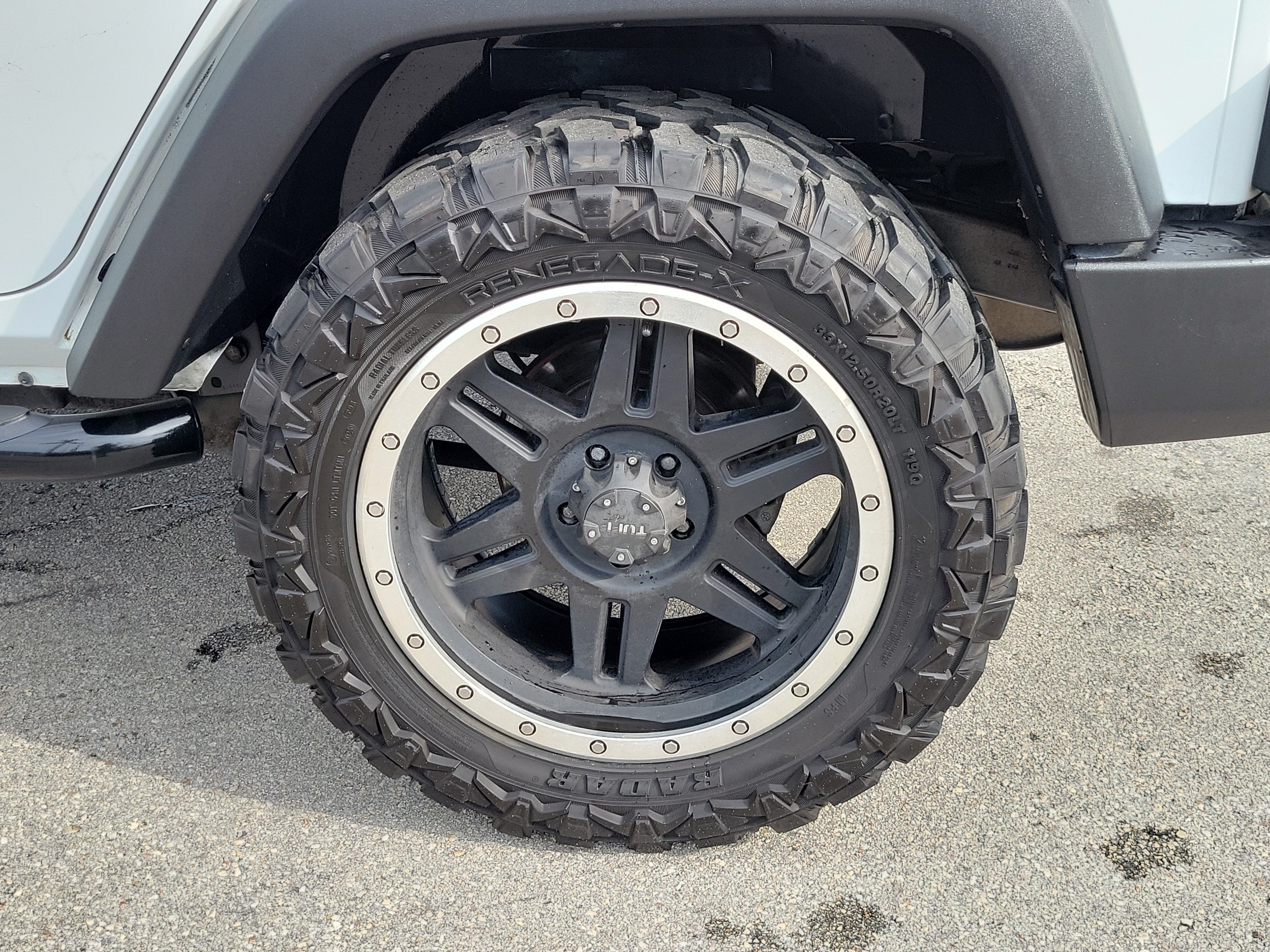 Used 2016 Jeep Wrangler Unlimited Sport w/ Connectivity Group AWD/4WD image 26