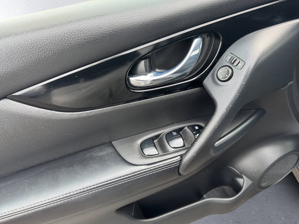 Used 2020 Nissan Rogue Sport SV w/ All-Weather Package image 12