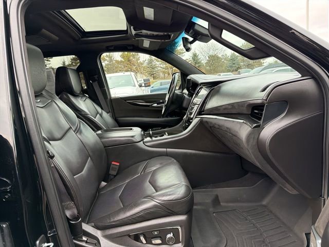 Used 2016 Cadillac Escalade Platinum image 31