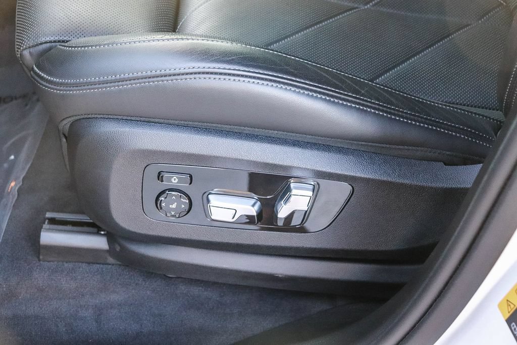 Used 2023 BMW XM AWD/4WD image 24