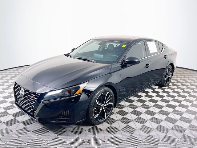 Used 2024 Nissan Altima 2.5 SR w/ SR Premium Package FWD image 4