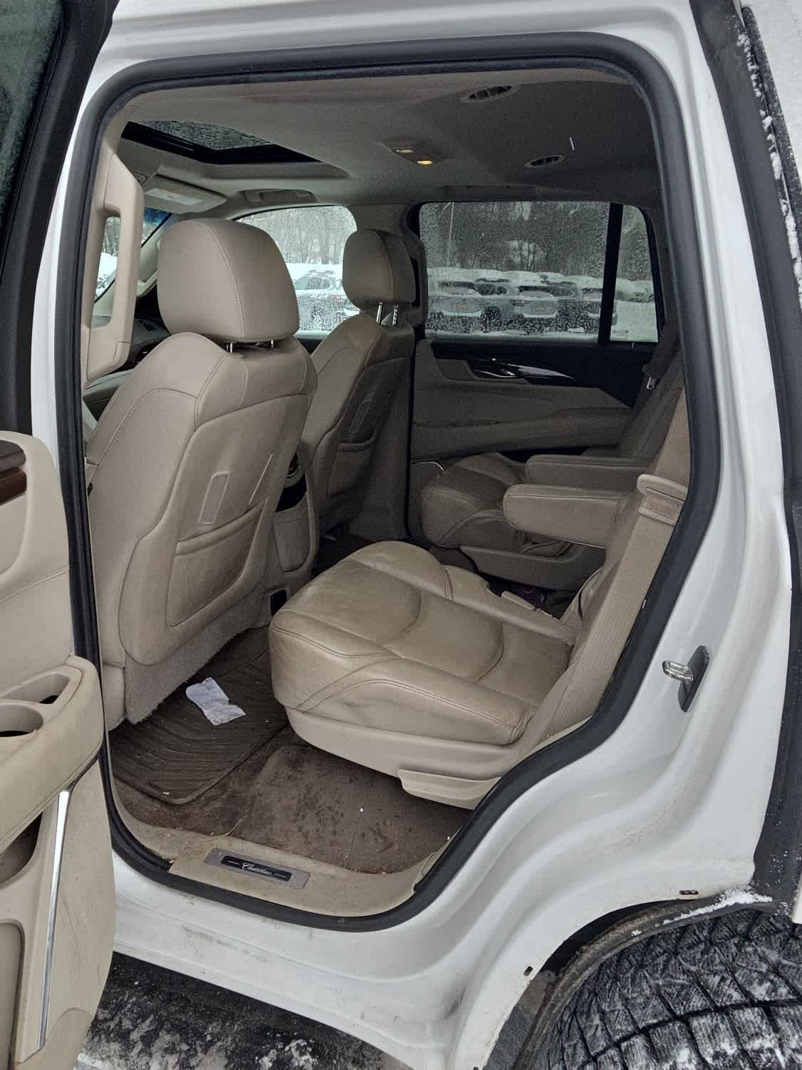 Used 2017 Cadillac Escalade Luxury image 6