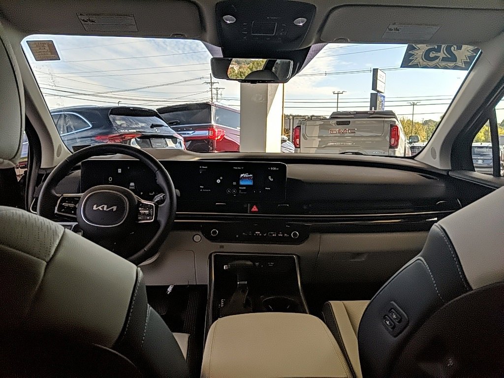 Used 2025 Kia Carnival SX Prestige image 13