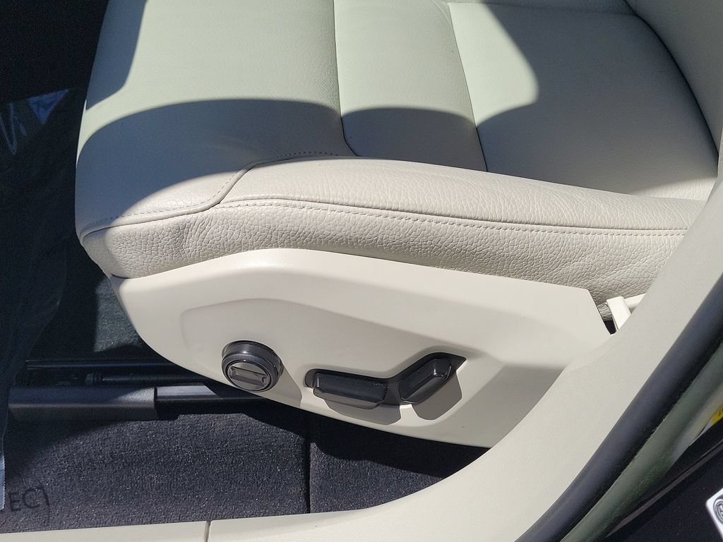 Used 2023 Volvo XC60 B5 Plus w/ Protection Package Premier FWD image 23