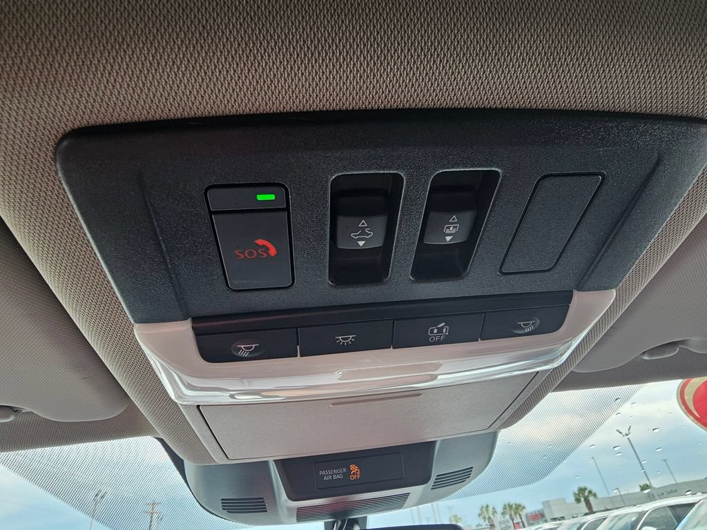 Certified 2025 Nissan Rogue Platinum w/ Platinum Premium Package FWD image 32
