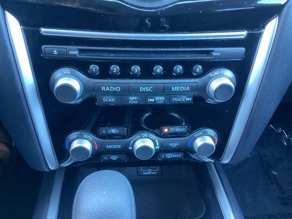 Used 2020 Nissan Pathfinder S image 24