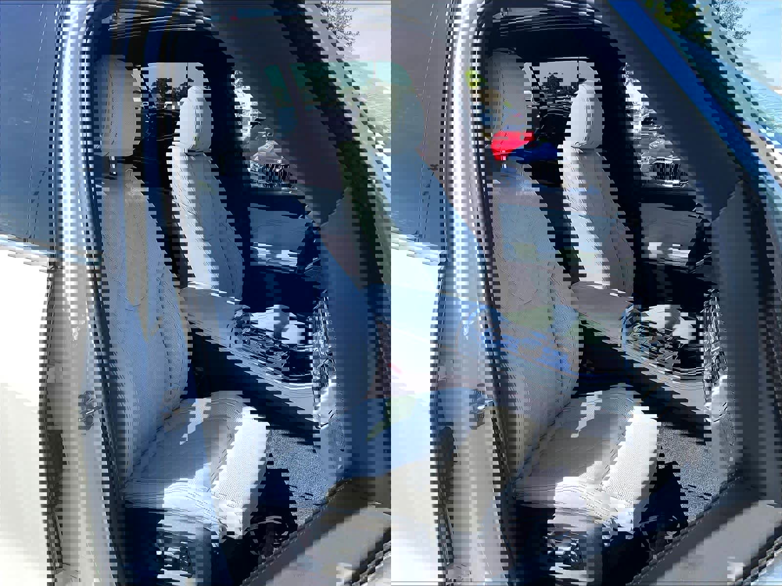 Used 2024 BMW X5 xDrive50e w/ Premium Package image 9