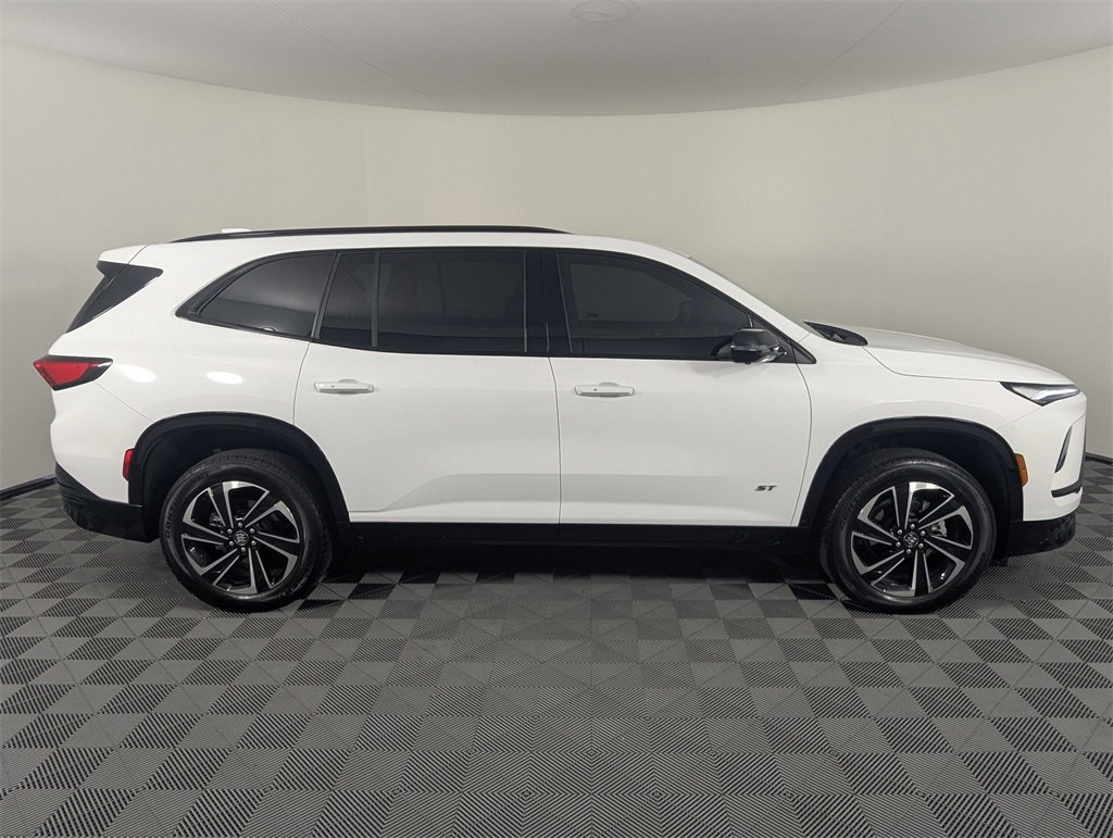 Used 2025 Buick Enclave Sport Touring w/ LPO, All-Weather Package image 4