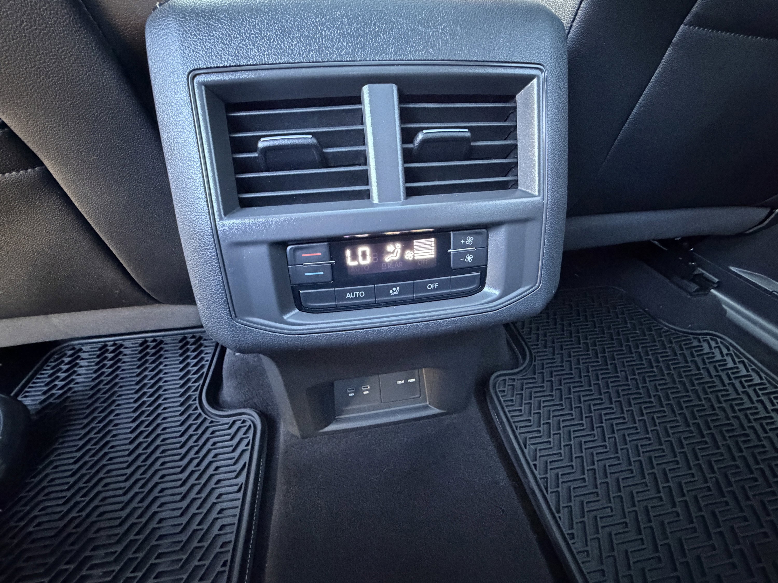 Used 2022 Volkswagen Atlas SEL AWD/4WD image 12