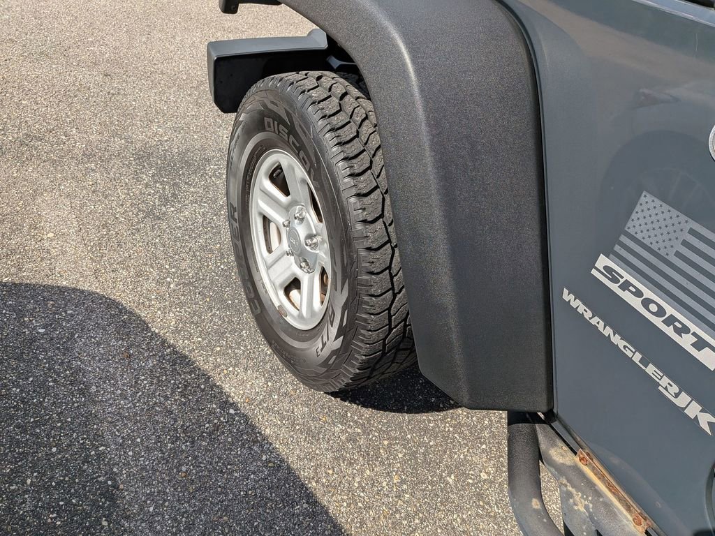 Used 2018 Jeep Wrangler Sport w/ Connectivity Group image 12