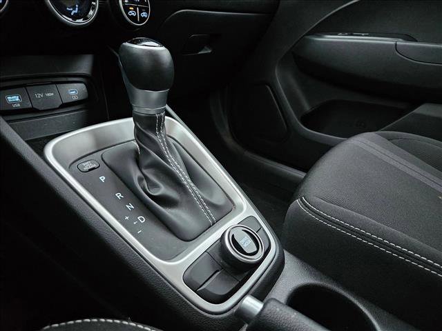 Used 2025 Hyundai Venue SEL image 14