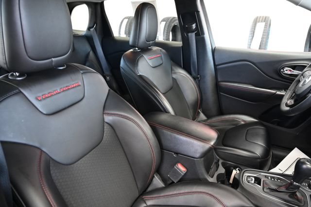 Used 2022 Jeep Cherokee Trailhawk AWD/4WD image 9
