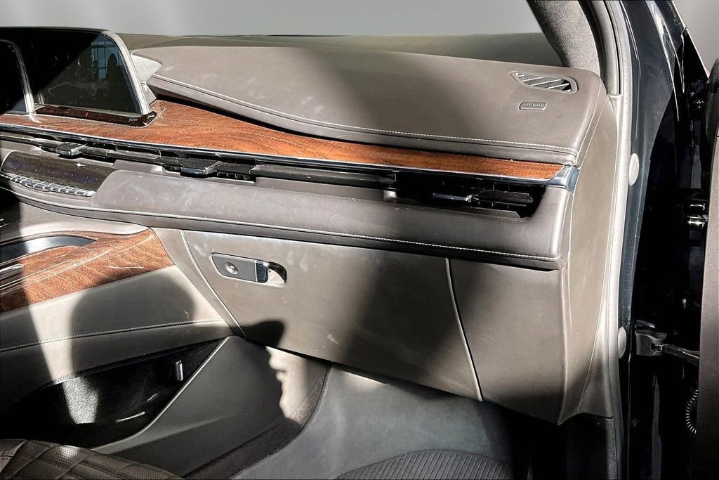 Used 2023 Cadillac Escalade Sport Platinum w/ LPO, ONYX Package image 9