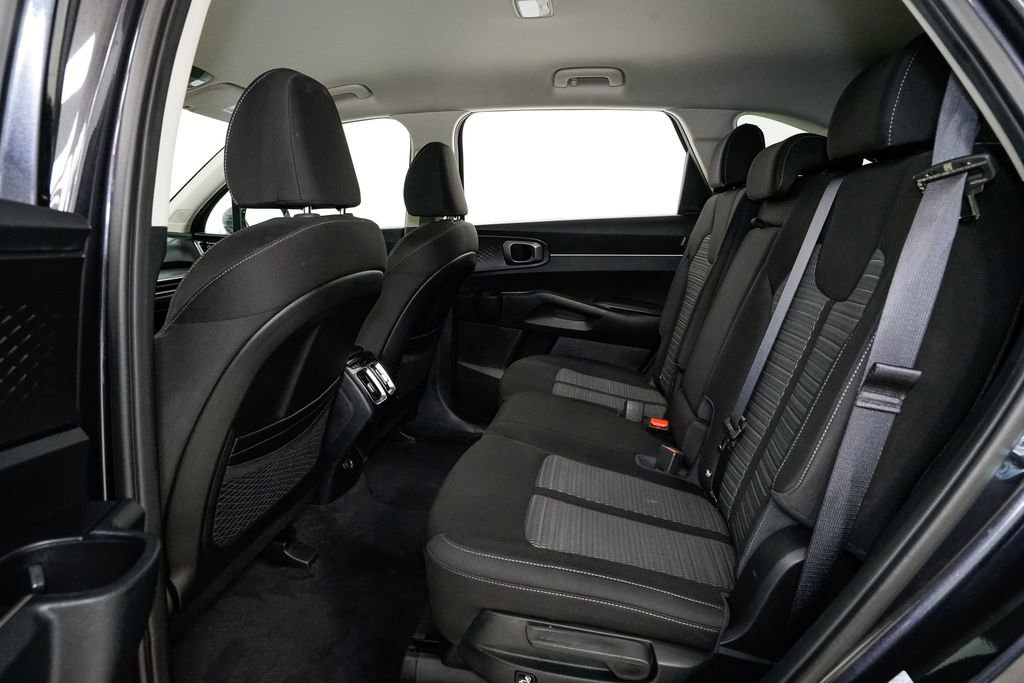 Certified 2025 Kia Sorento LX image 23