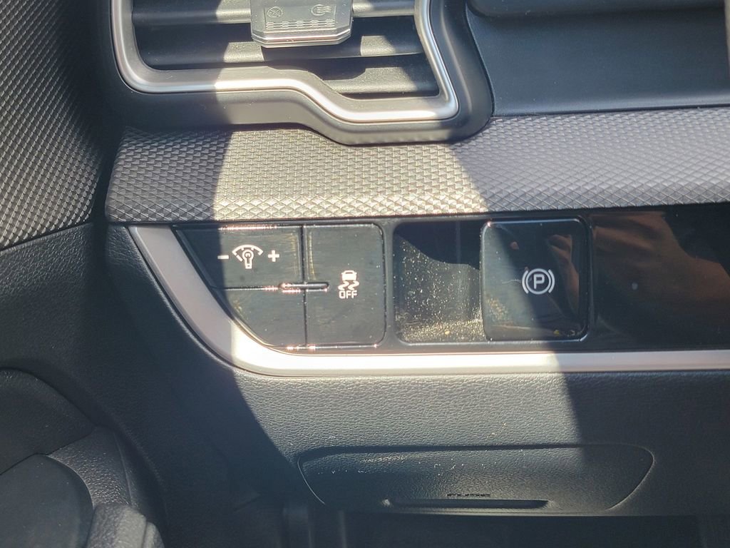 Used 2023 Kia Sportage LX FWD image 32