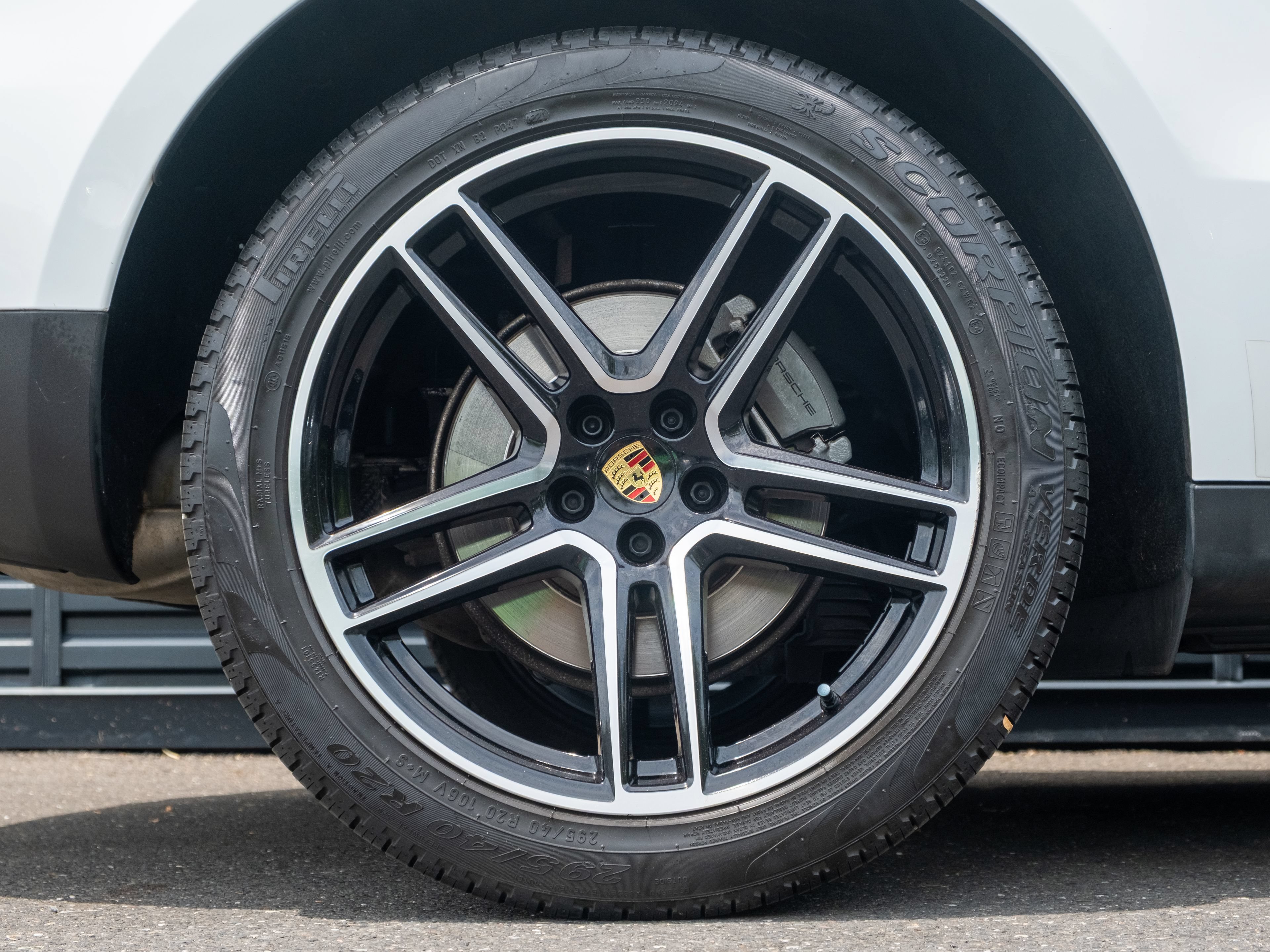 Certified 2021 Porsche Macan S AWD/4WD image 14