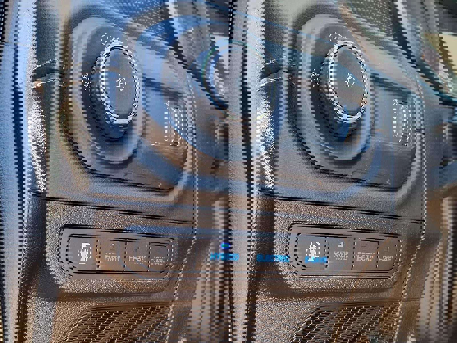 Used 2024 Jeep Wrangler Unlimited Rubicon 4xe w/ Technology Group image 10